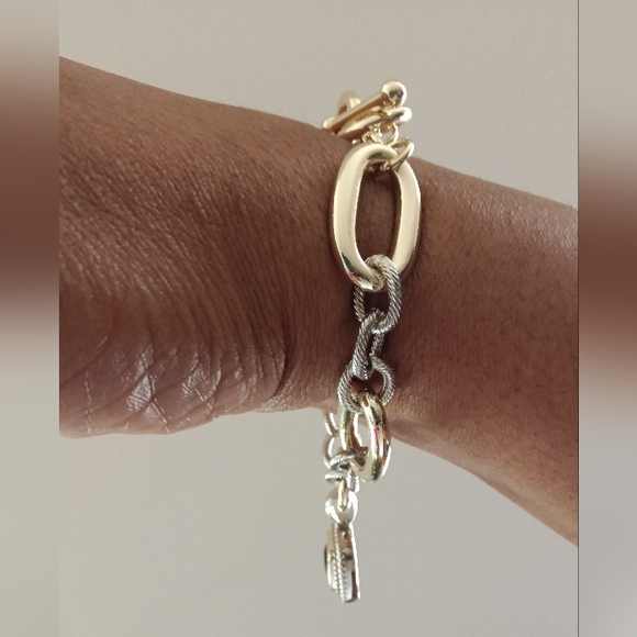 MX Signature Collection Toggle Bracelet - Picture 4 of 4